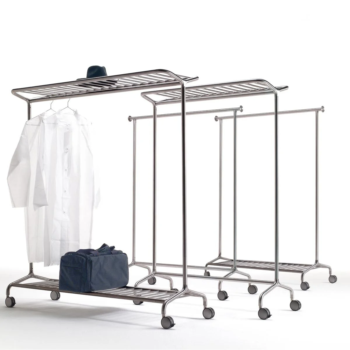 315_complementi_di_arredo_nox_vesta_appendiabiti_a_barra_su_ruote_supporto_borse_03.jpg