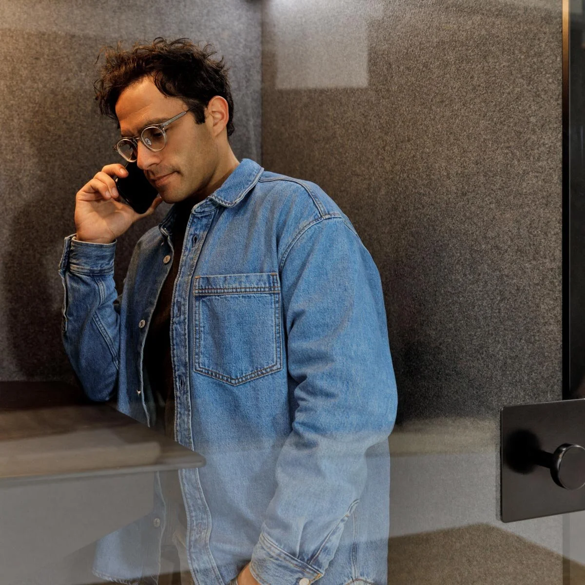 497_phone_booth_focus_04.jpg