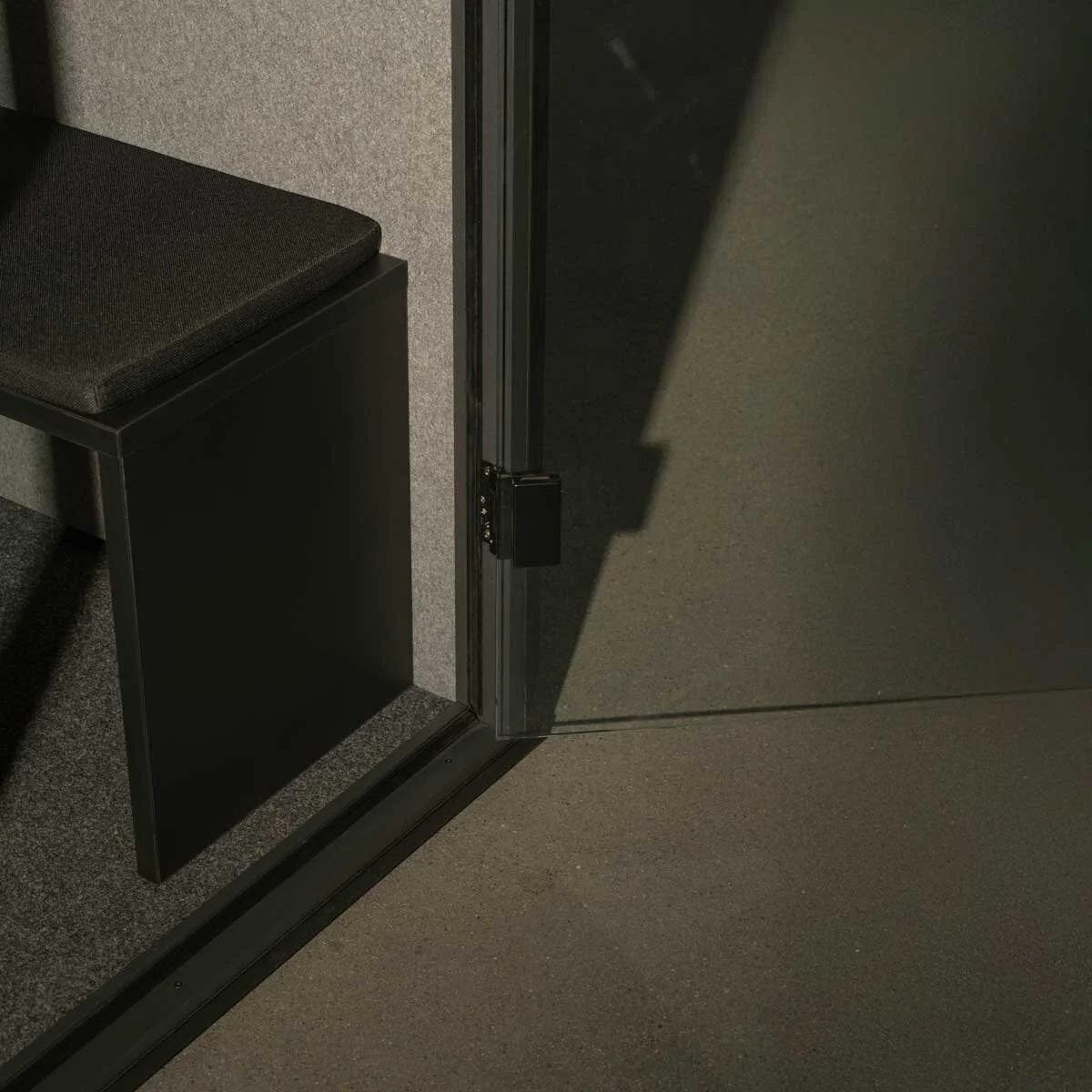 498_phonebooth_01.jpg