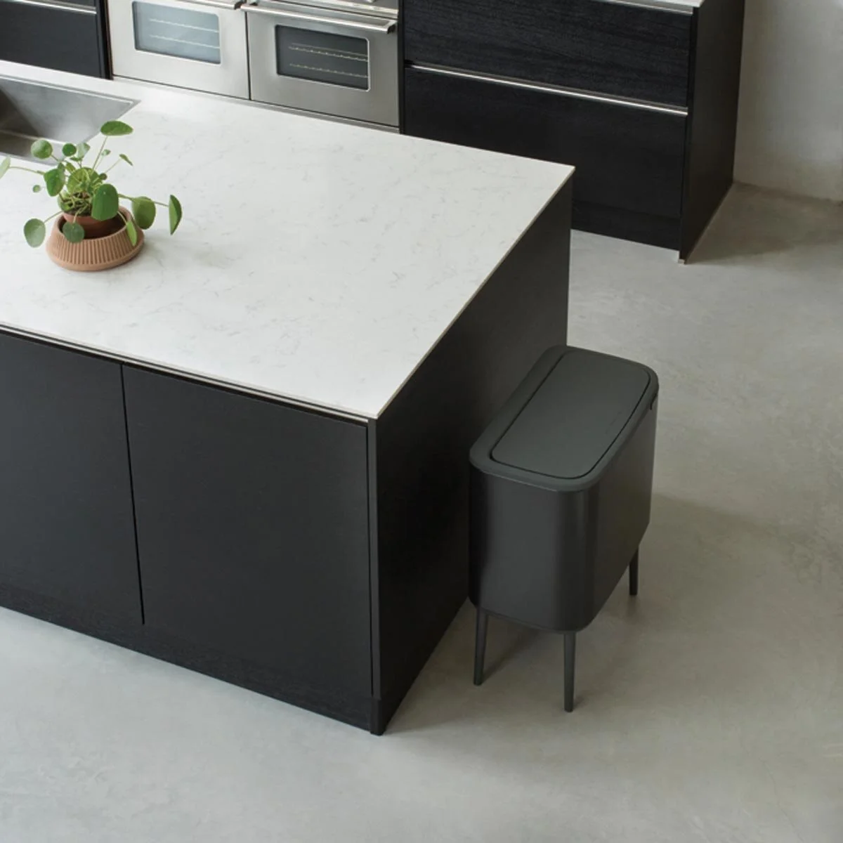 507_Bo-Touch-Bin,-3-x-11L_Matt-Black_06.jpg