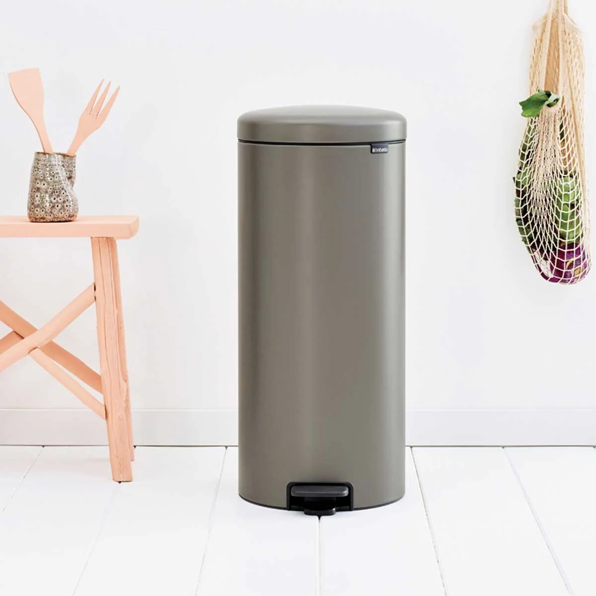 540_NewIcon-Pedal-Bin,-30L---Platinum_02.jpg