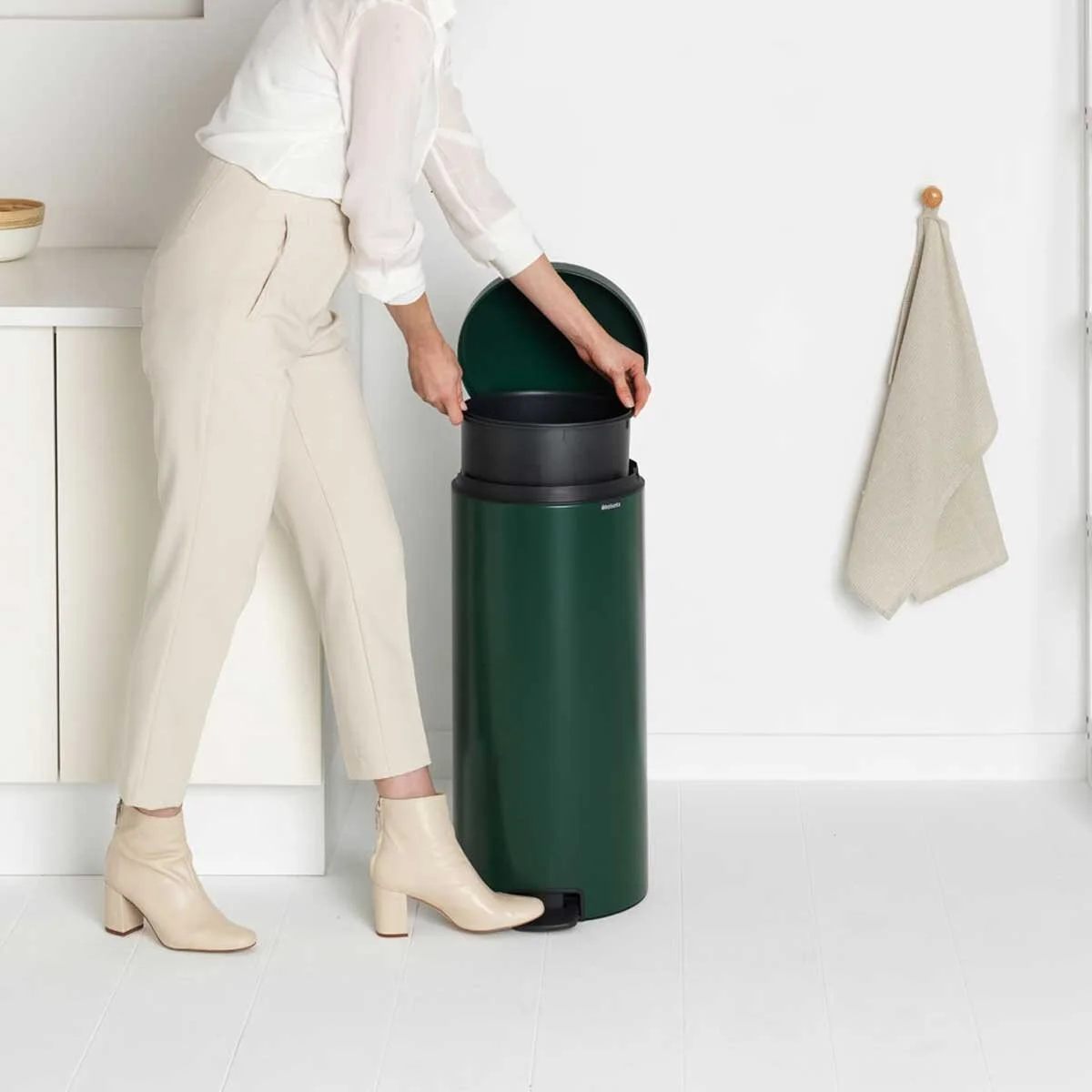 541_NewIcon-Pedal-Bin,-30L---Pine-Green_02.jpg