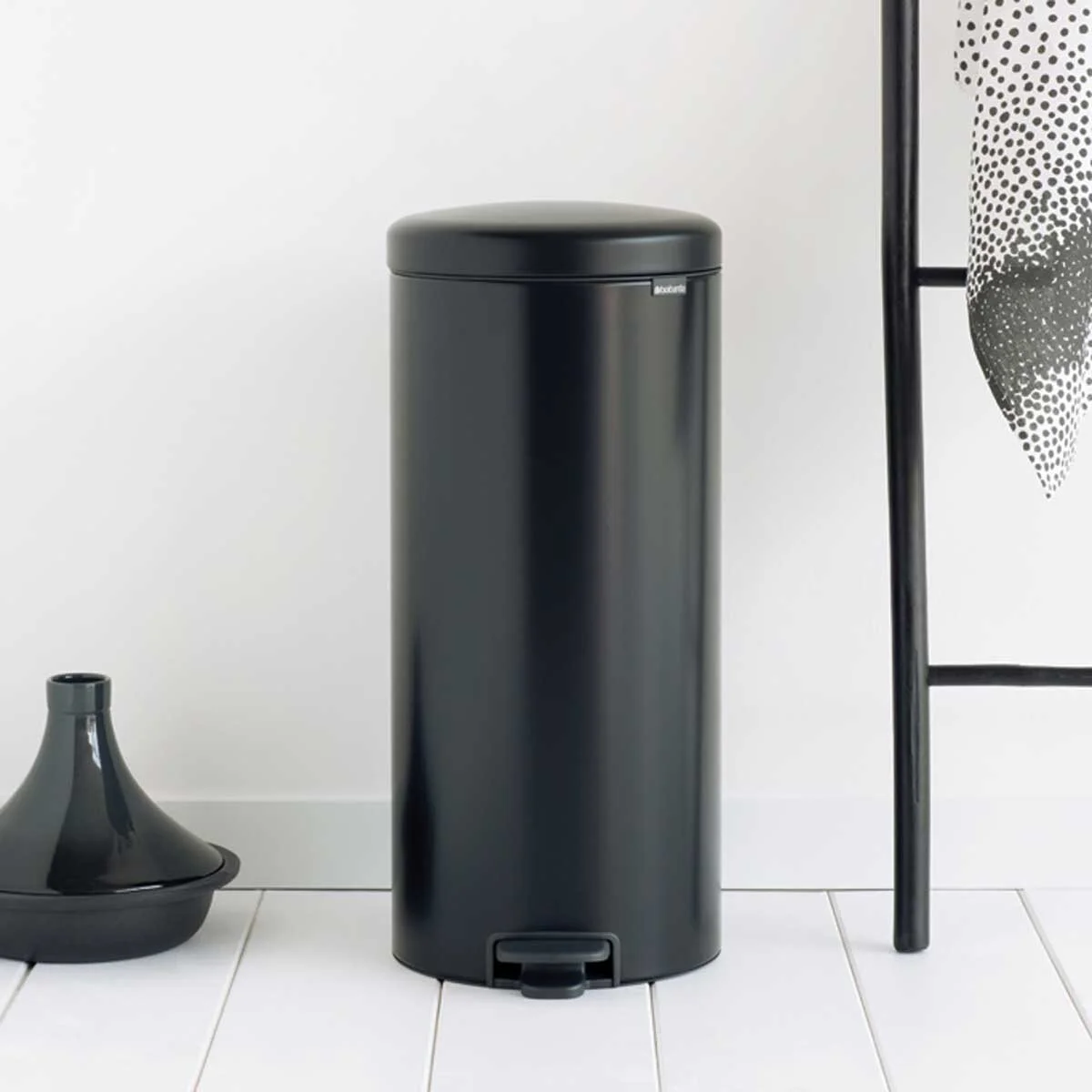 542_NewIcon-Pedal-Bin,-30L---Matt-Black_03.jpg