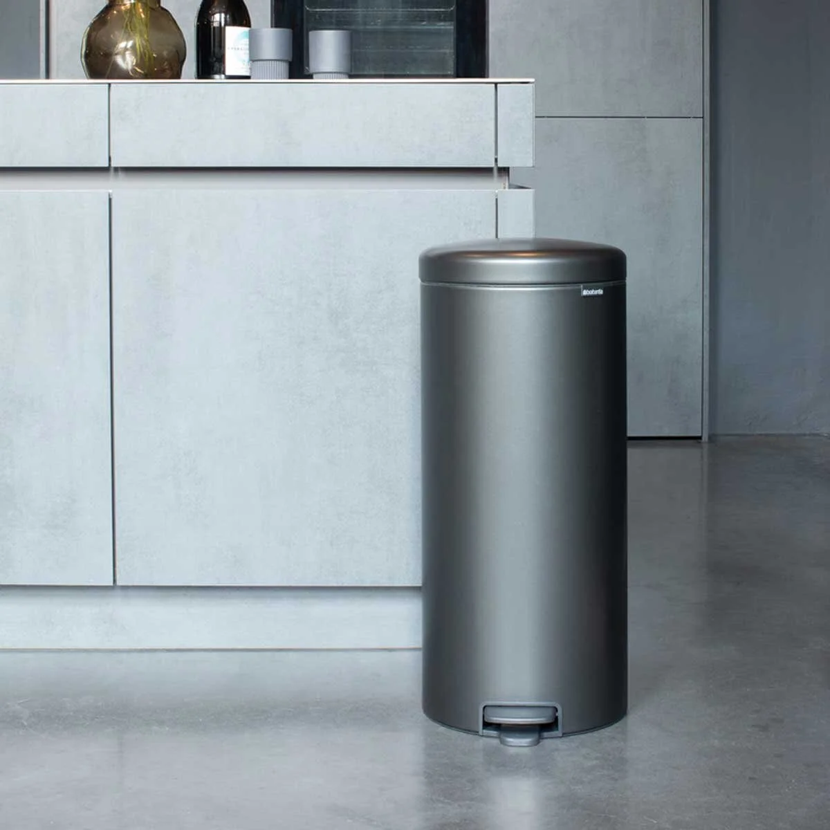 545_NewIcon-Pedal-Bin,-30L---Confident-Grey_05.jpg
