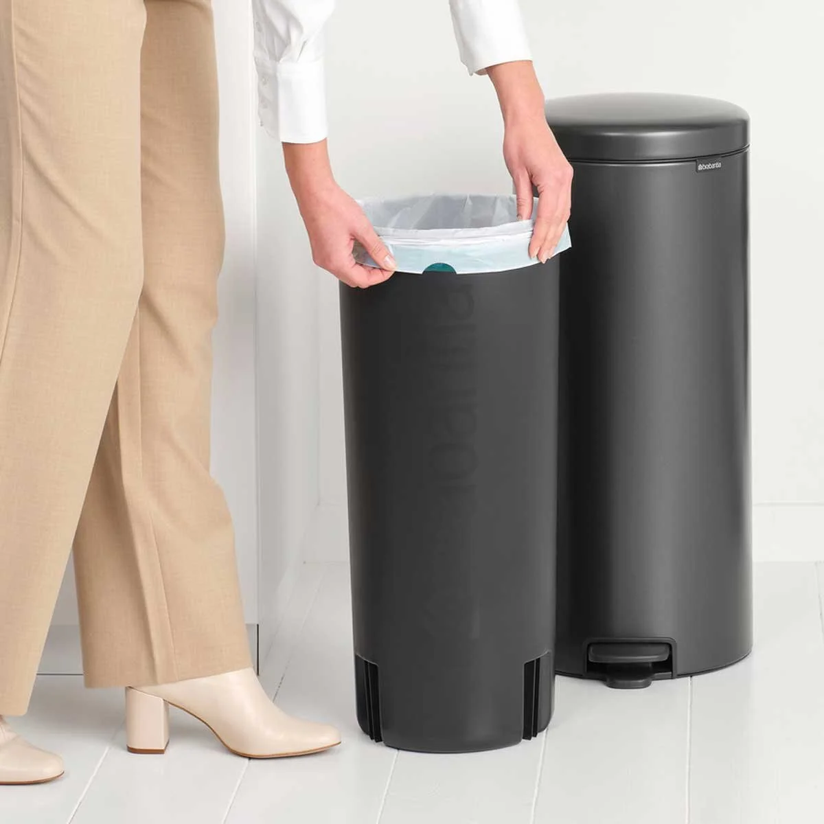 545_NewIcon-Pedal-Bin,-30L---Confident-Grey_06.jpg