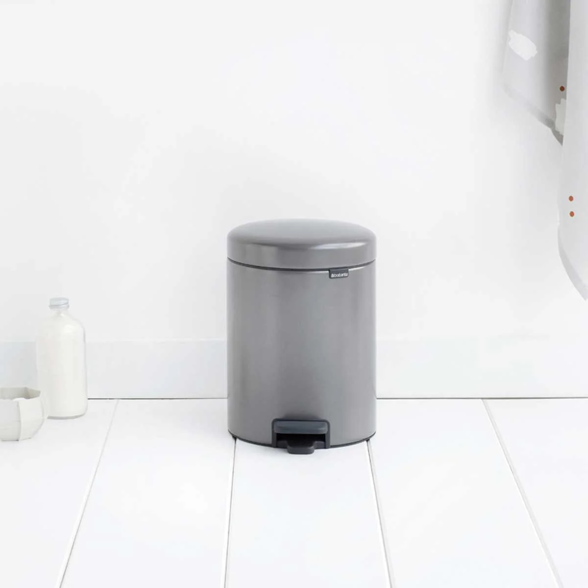 551_NewIcon-Pedal-Bin,-5L---Platinum_03.jpg