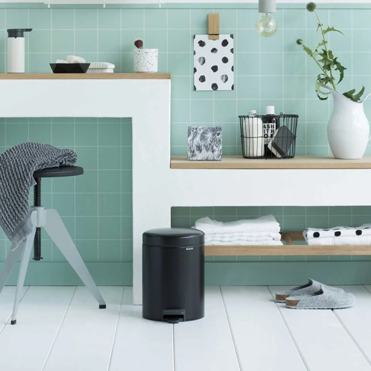 553_NewIcon-Pedal-Bin,-5L---Matt-Black_03.jpg