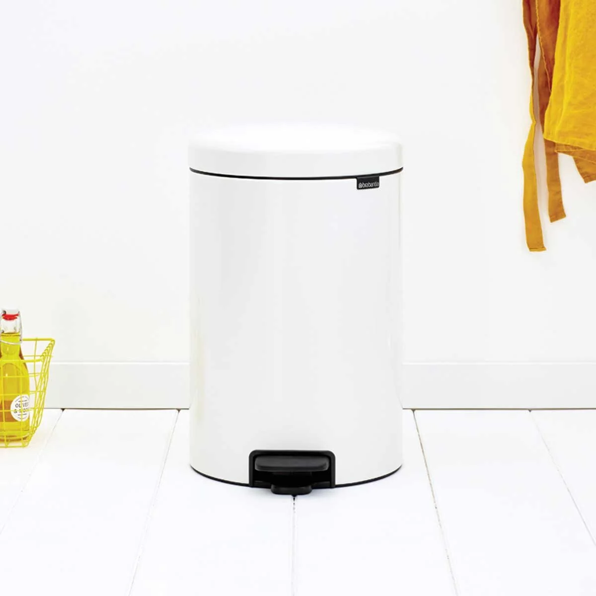568_NewIcon-Pedal-Bin,-20L---White-(7).jpg