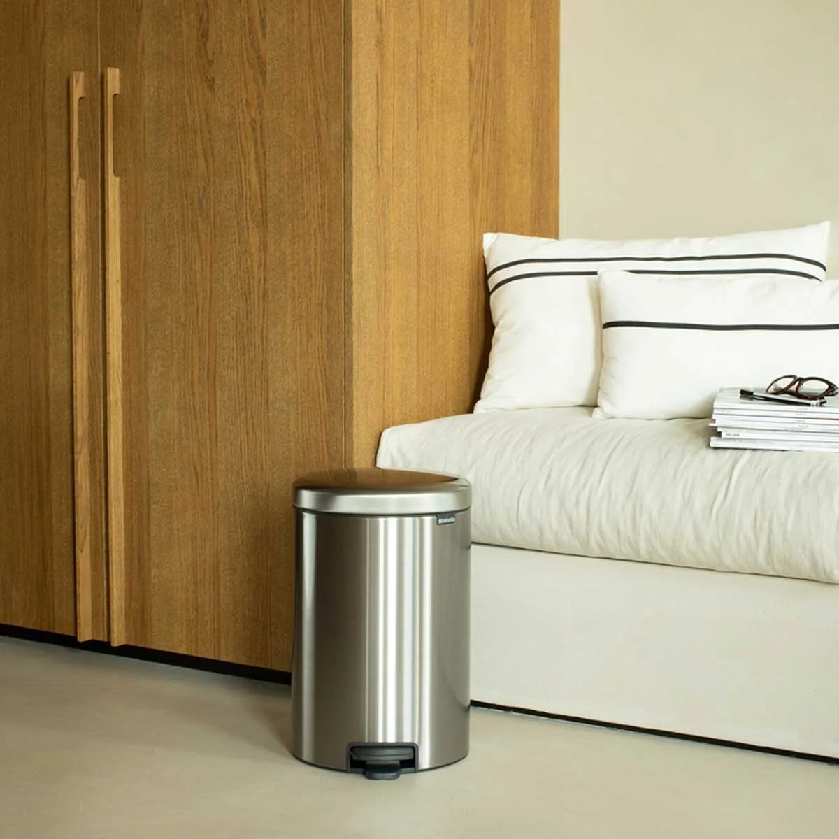 569_NewIcon-Pedal-Bin,-20L---Matt-Steel-(4).jpg