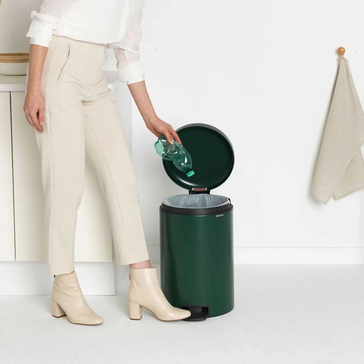 572_NewIcon-Pedal-Bin,-20L---Pine-Green-(4).jpg