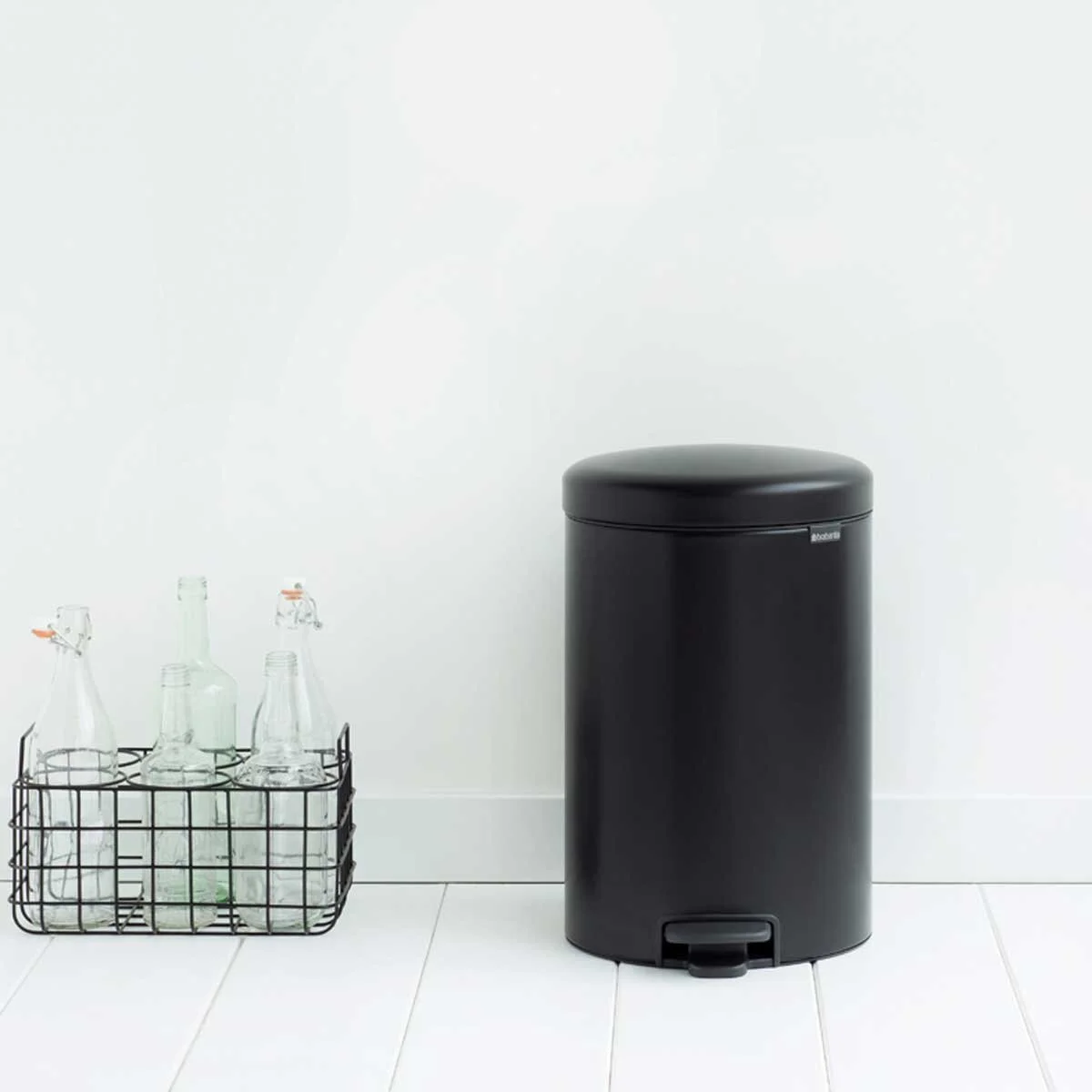 573_NewIcon-Pedal-Bin,-20L---Matt-Black-(3).jpg