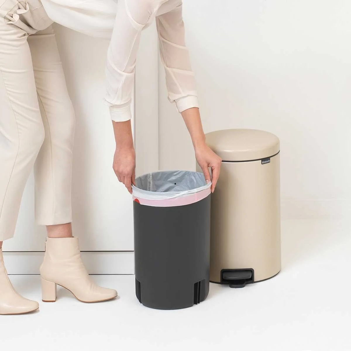 574_NewIcon-Pedal-Bin,-20L---Soft-Beige-(7).jpg