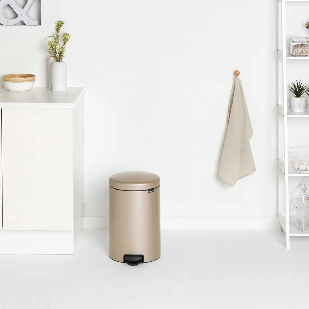 575_NewIcon-Pedal-Bin,-20L---Metallic-Gold-(5).jpg
