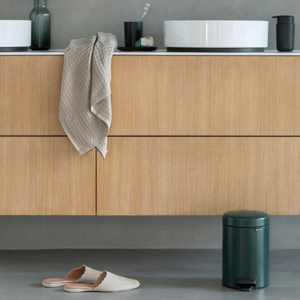581_NewIcon-Pedal-Bin,-3L---Pine-Green-(1).jpg