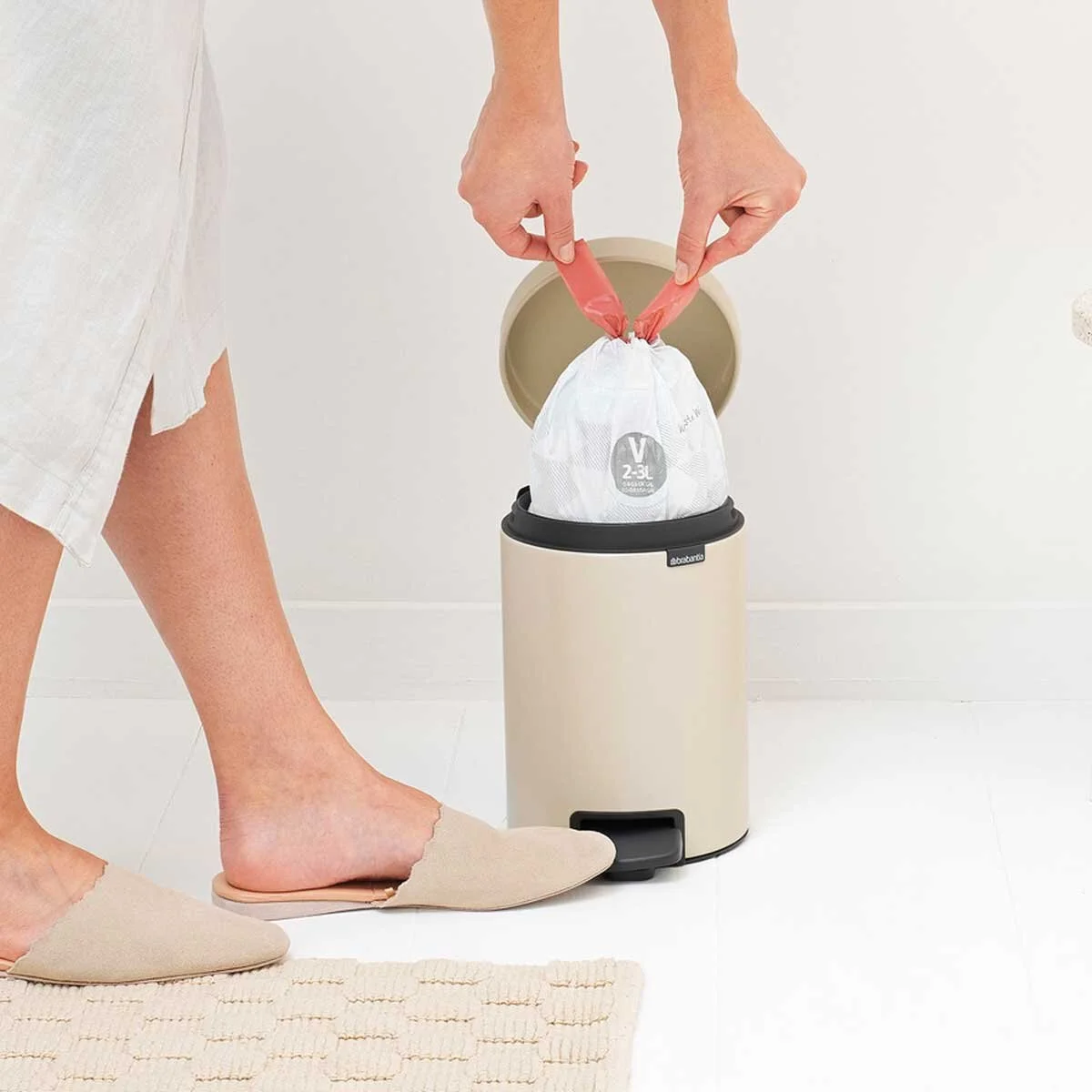 583_NewIcon-Pedal-Bin,-3L---Soft-Beige-(6).jpg
