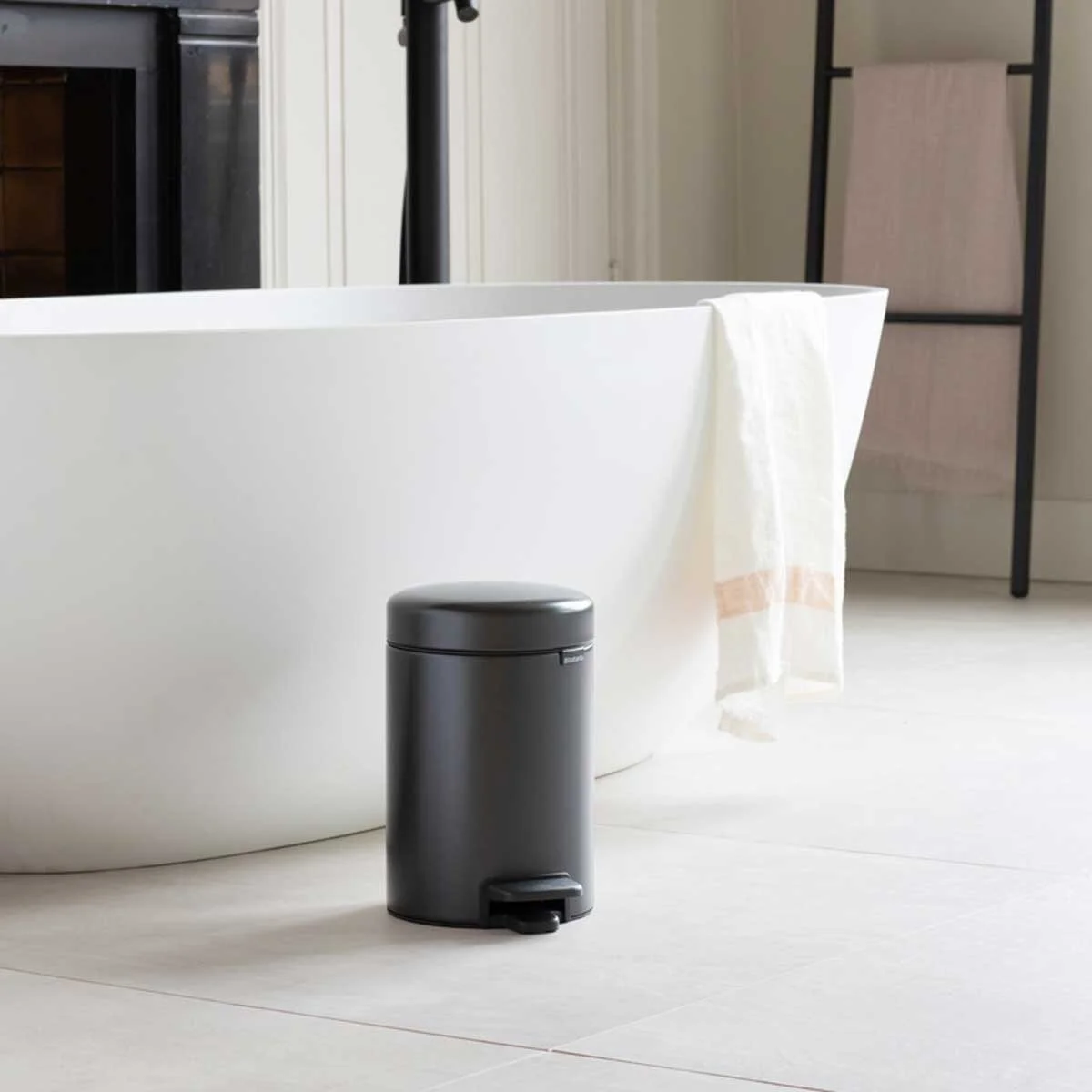 585_NewIcon-Pedal-Bin,-3L---Confident-Grey-(5).jpg